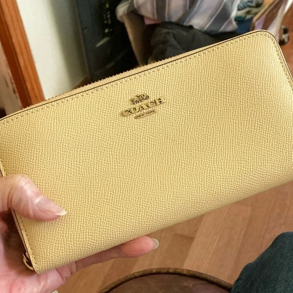 Coach Zip Wallet - Picture 1 of 11